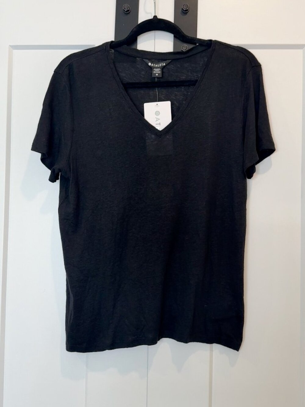 NWT Athleta Getaway V Neck Tee Womens M Black Linen Tencel Short Sleeve Top